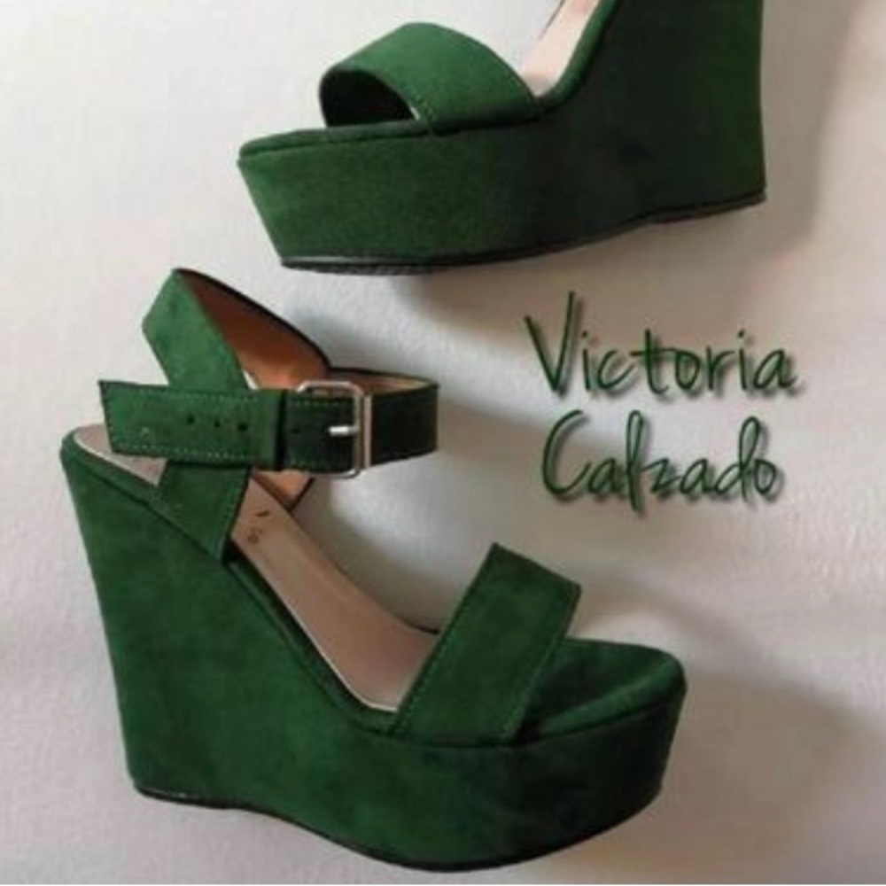 Brand new platform heels super confortable they all in size 8